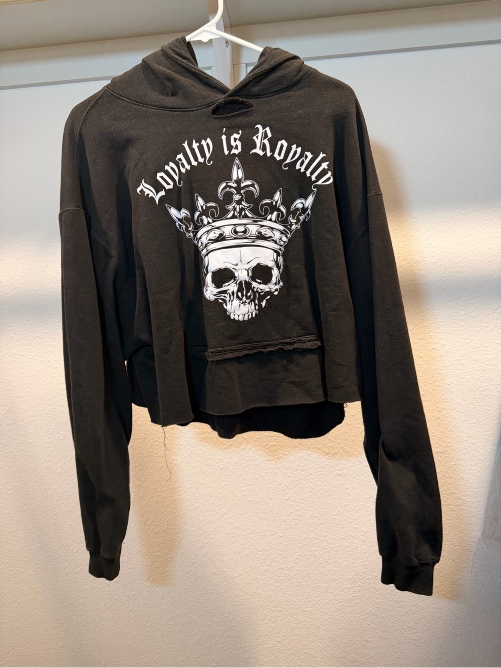 Black Cropped Hoodie with Skull & Crown Graphic